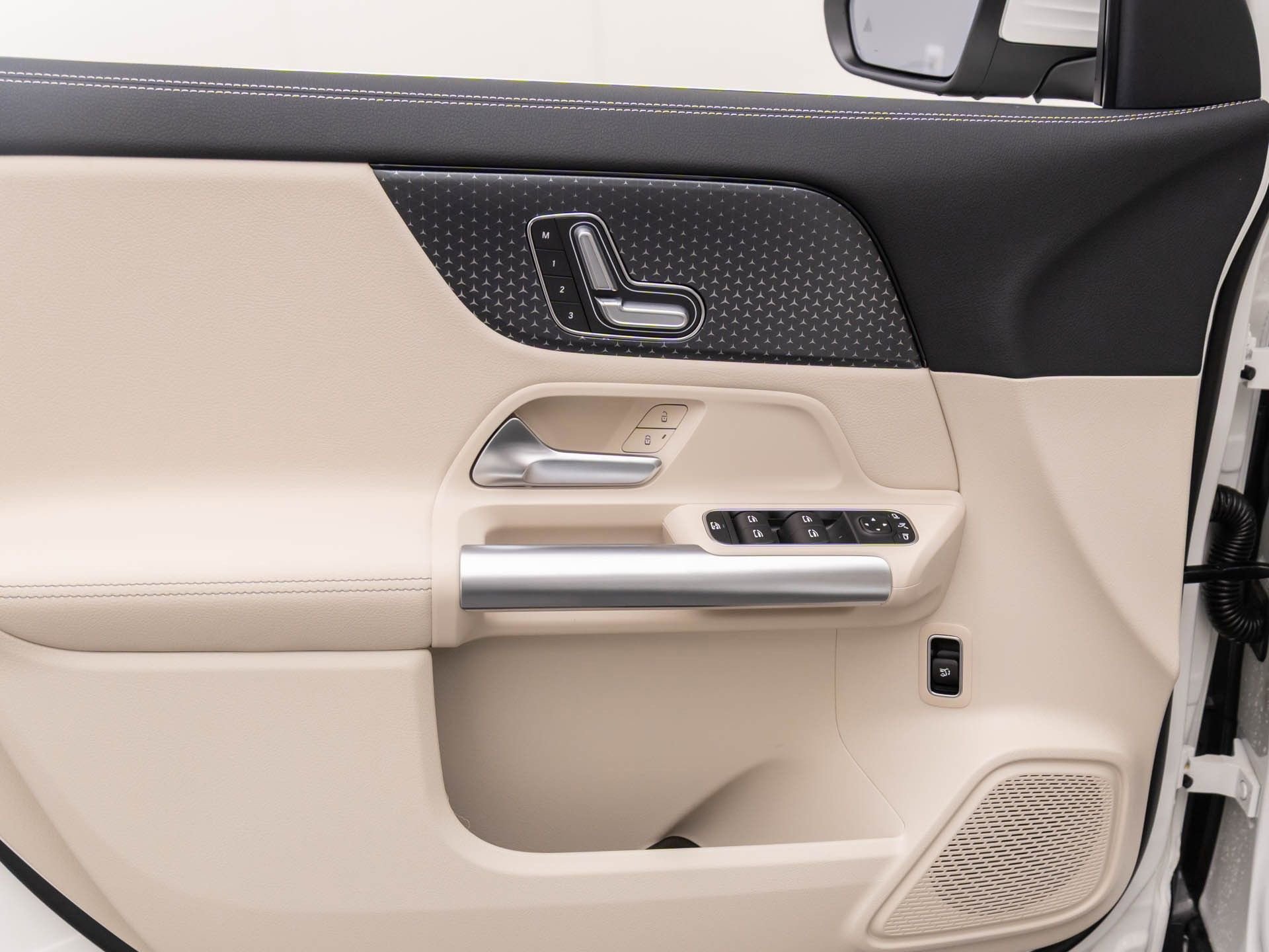 New 2025 Mercedes-Benz GLA 250 4MATIC image 14