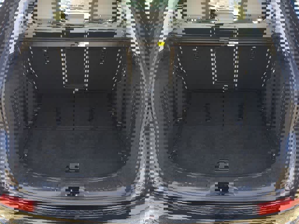 Used 2024 Land Rover Discovery Sport S image 33