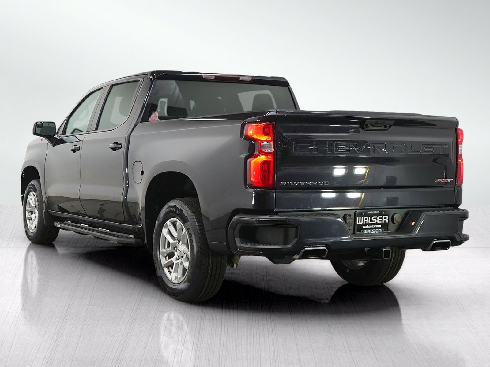 Used 2024 Chevrolet Silverado 1500 RST w/ Z71 Off-Road Package AWD/4WD image 3