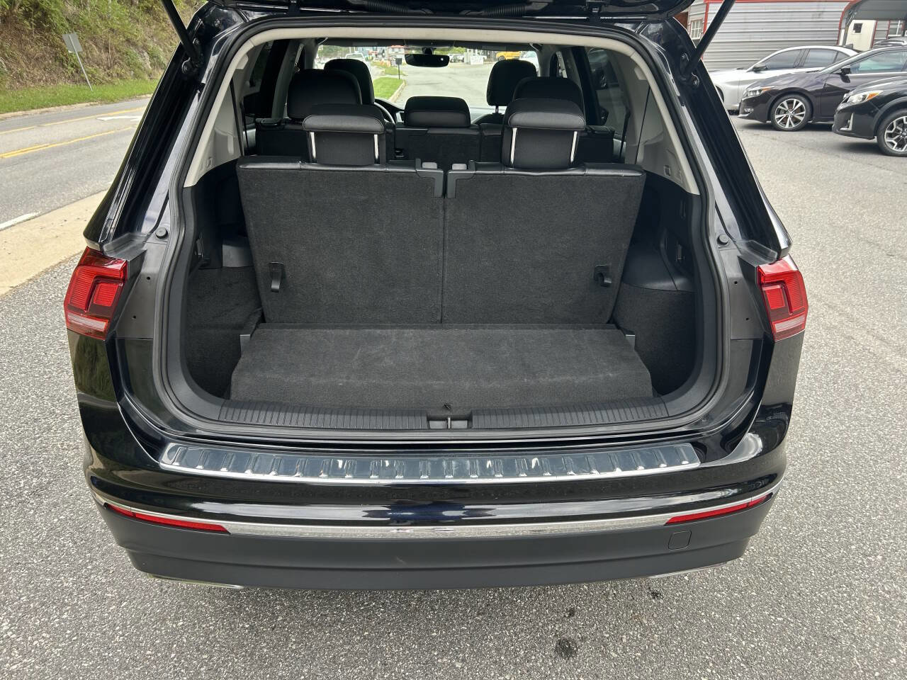 Used 2020 Volkswagen Tiguan SE w/ Panoramic Sunroof Package image 29