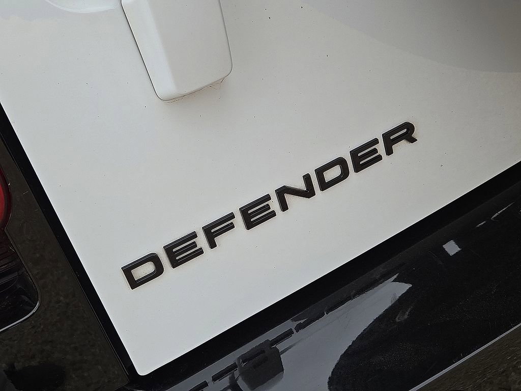 Used 2024 Land Rover Defender 110 X-Dynamic SE image 13