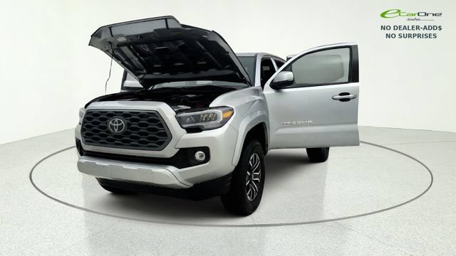 Used 2022 Toyota Tacoma TRD Sport w/ Technology Package AWD/4WD image 11