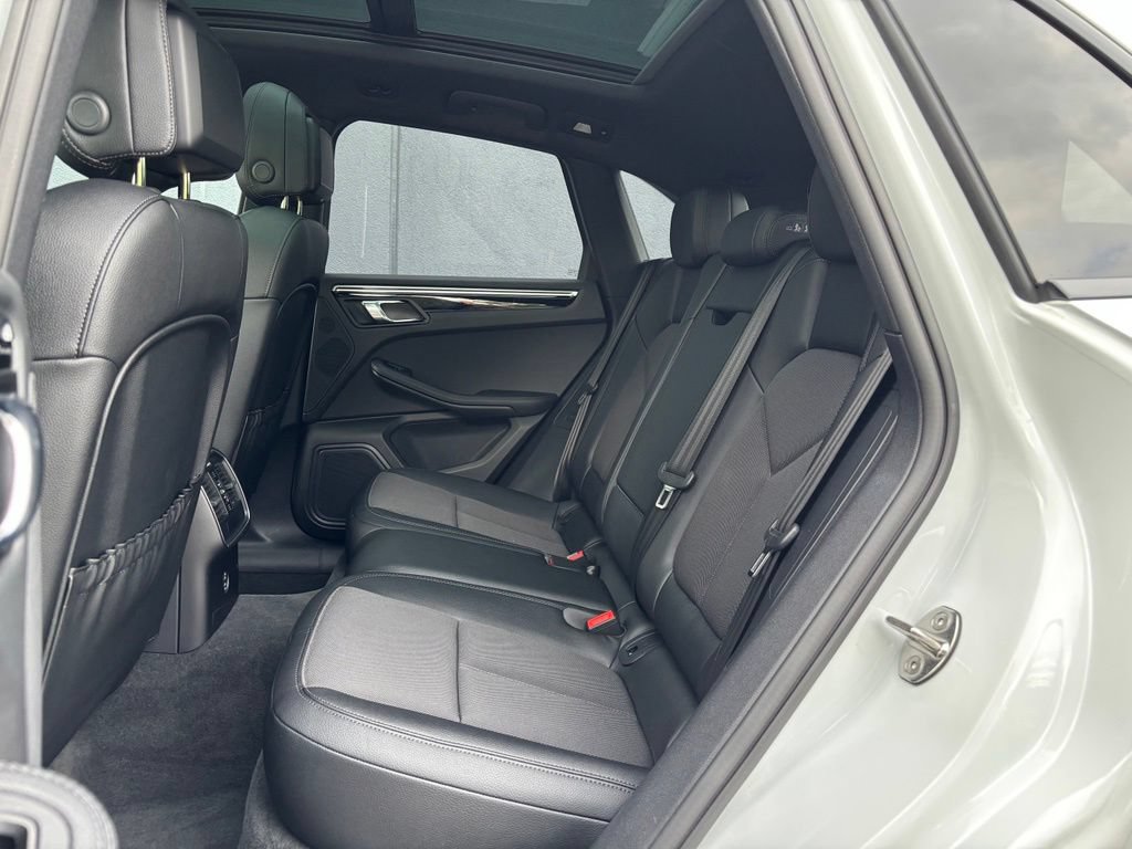 Certified 2023 Porsche Macan AWD/4WD image 8