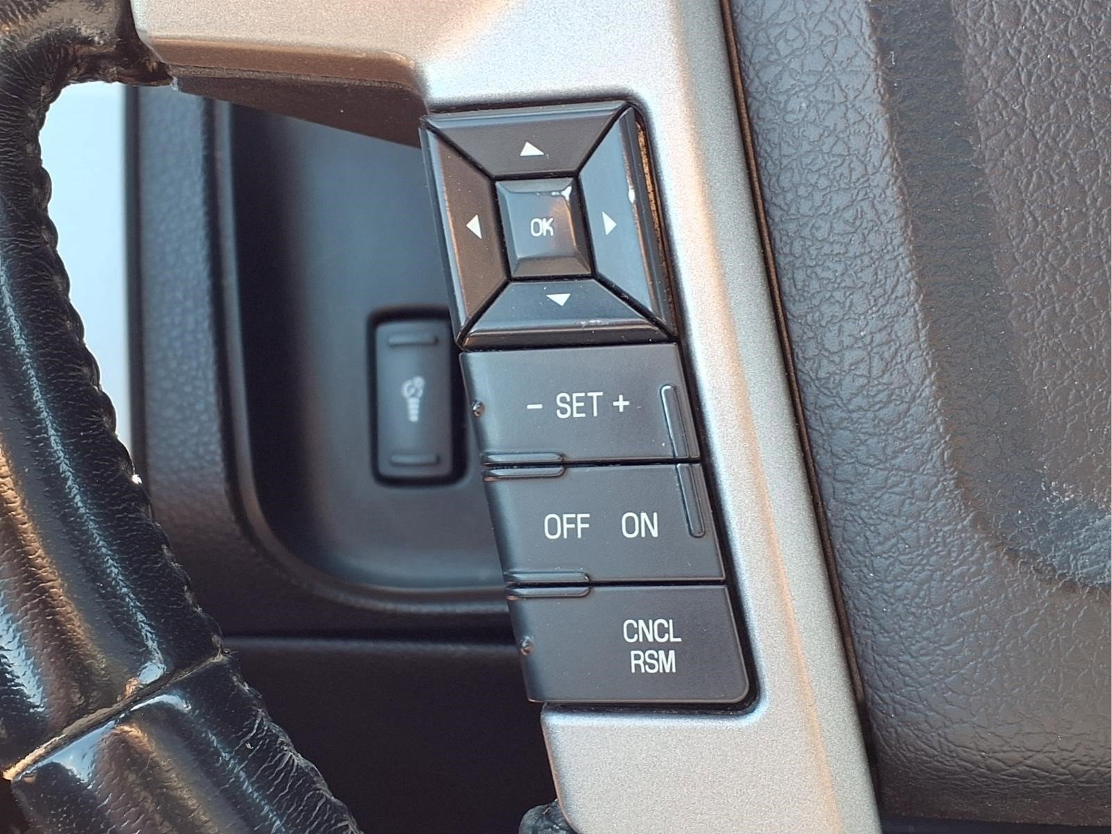 Used 2017 Ford Expedition Limited w/ Equipment Group 301A AWD/4WD image 22