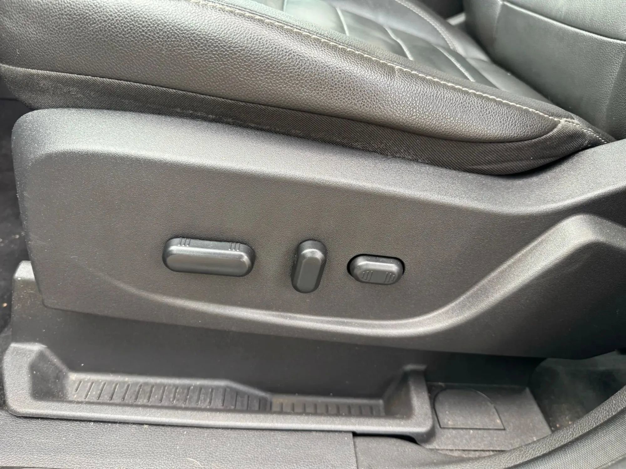 Used 2013 Ford C-MAX SEL image 13