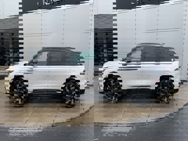 New 2026 Lincoln Nautilus Reserve w/ Jet Appearance Package image 9