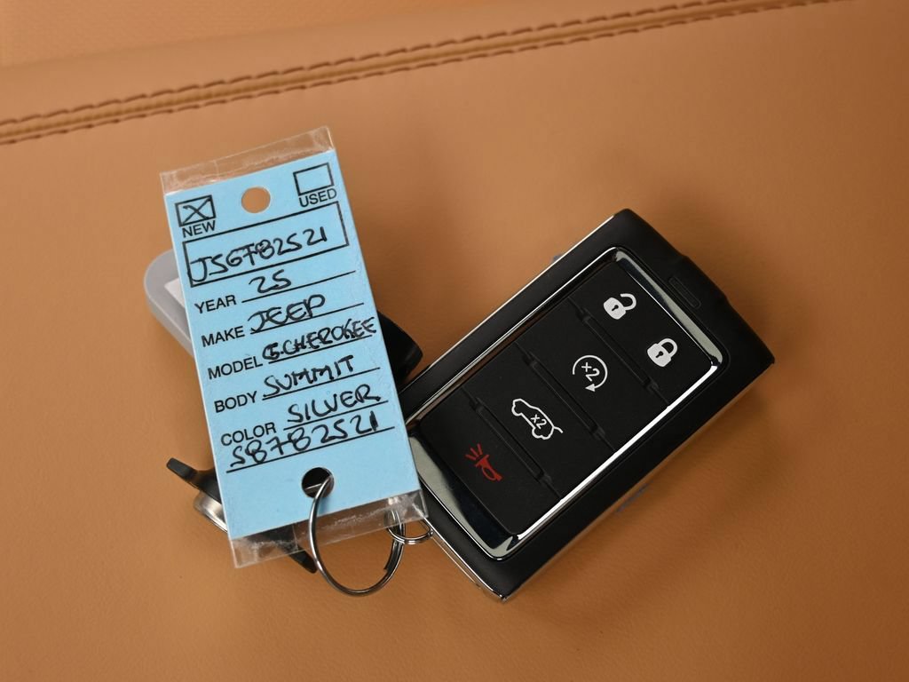 New 2025 Jeep Grand Cherokee L Summit AWD/4WD image 23
