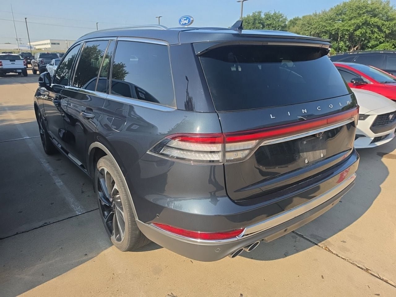 Used 2023 Lincoln Aviator Reserve w/ Equipment Group 201A RWD image 4