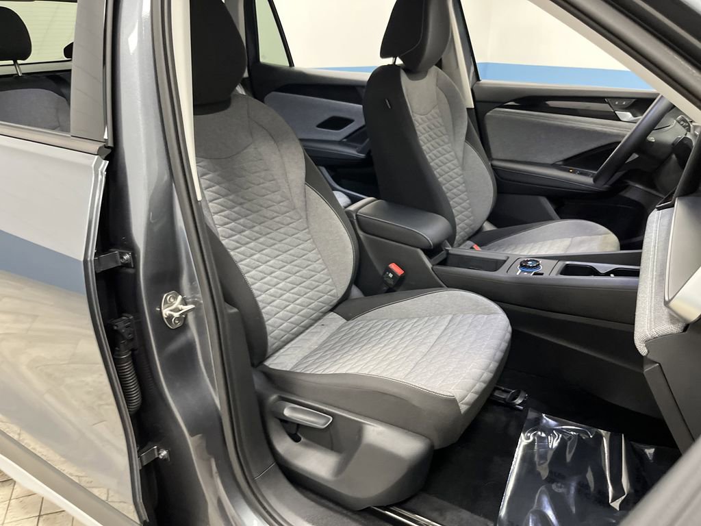 Used 2025 Volkswagen Tiguan S image 28