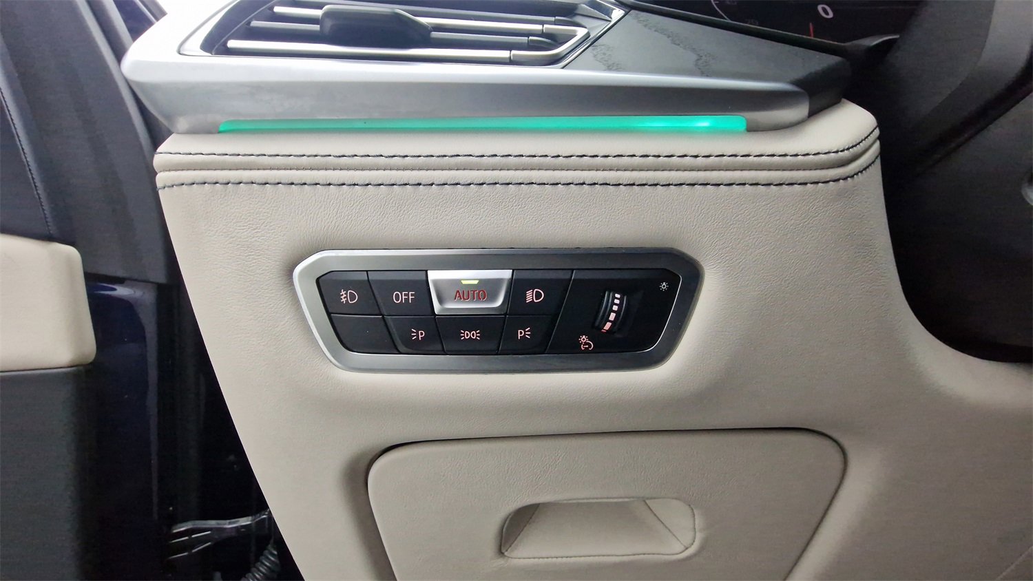 Used 2022 BMW X7 xDrive40i w/ Executive Package image 21