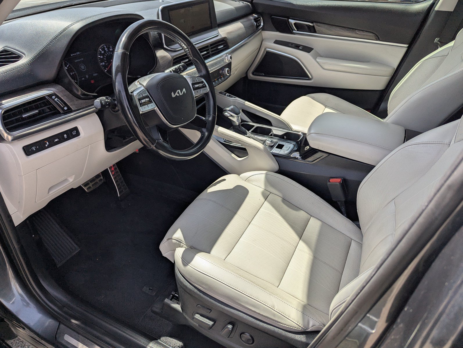 Used 2022 Kia Telluride SX w/ Towing Package FWD image 10