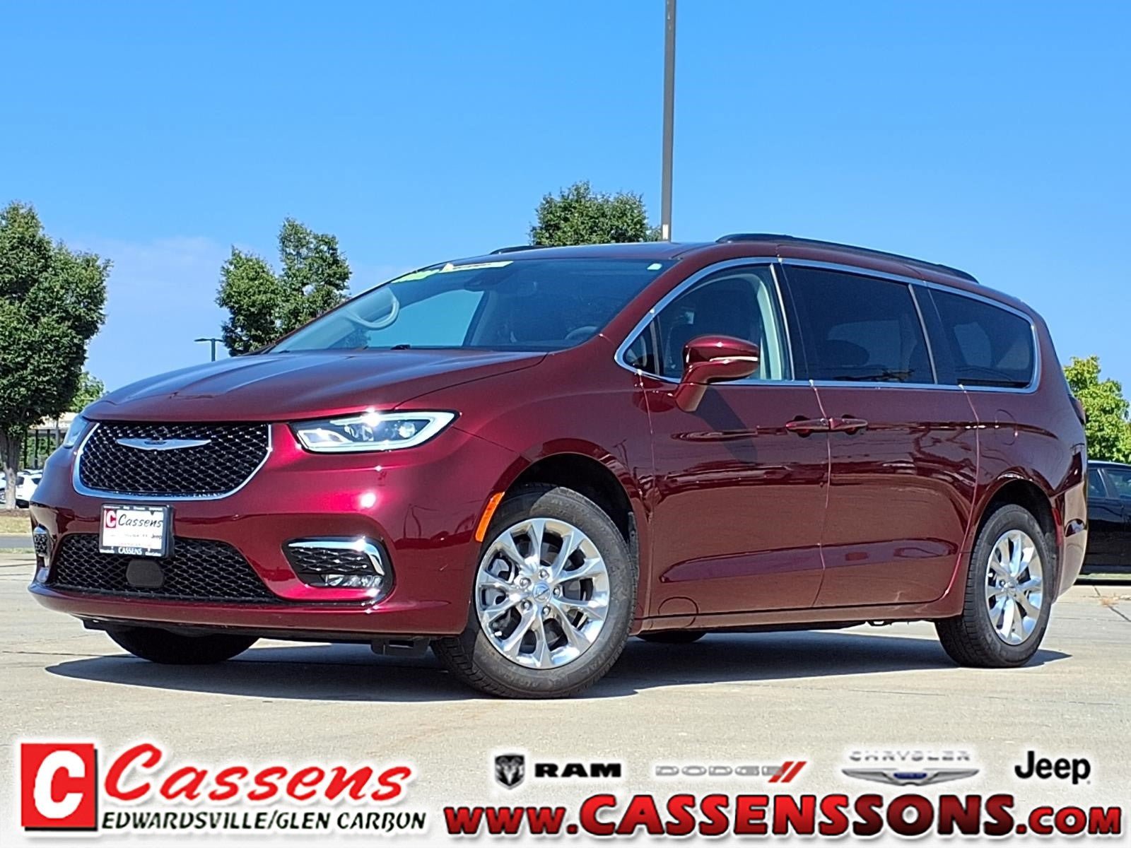 Certified 2022 Chrysler Pacifica Touring-L AWD/4WD image 1