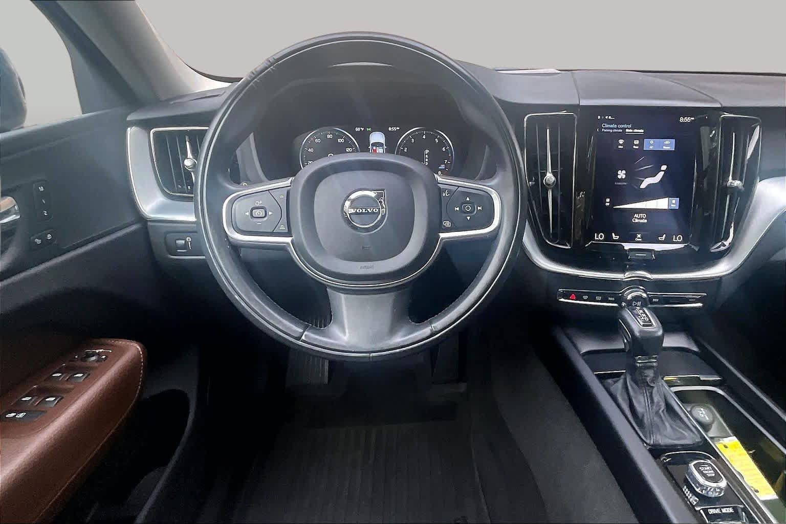 Used 2018 Volvo XC60 T6 Momentum w/ Convenience Package AWD/4WD image 5