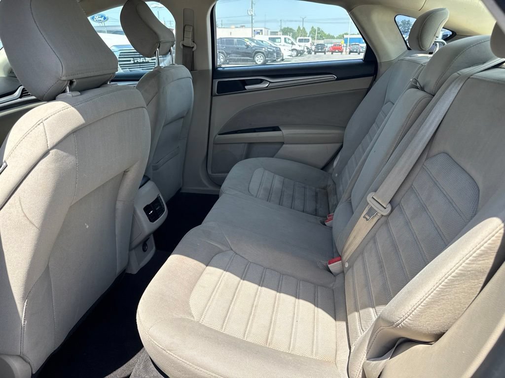 Used 2020 Ford Fusion SE FWD image 8