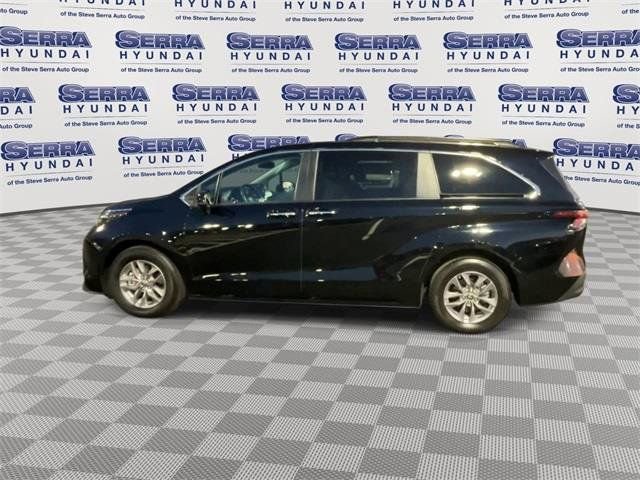 Used 2024 Toyota Sienna XLE image 5