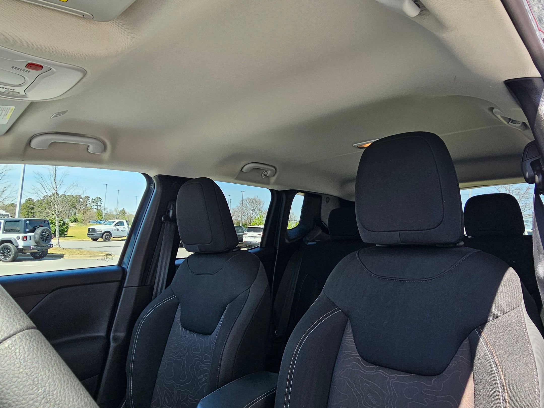 Used 2023 Jeep Renegade Latitude image 22