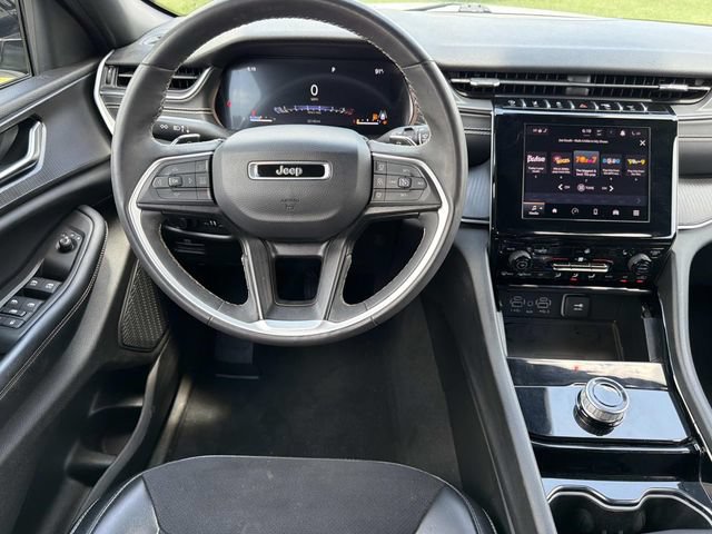 Used 2023 Jeep Grand Cherokee Altitude AWD/4WD image 24