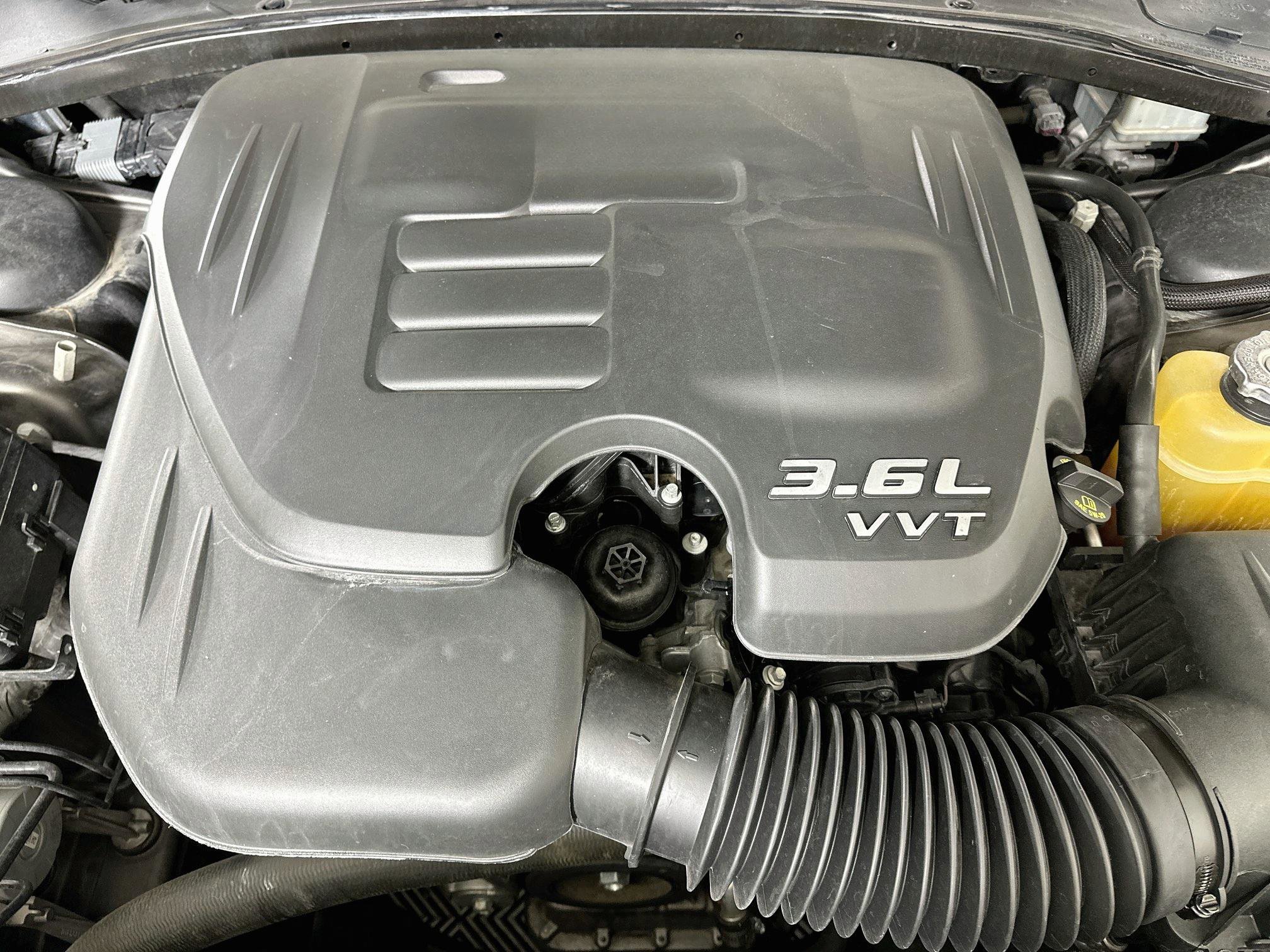 Used 2018 Chrysler 300 S w/ 300S Premium Group RWD image 34
