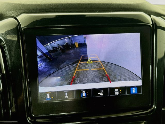 Used 2022 Chevrolet Traverse RS FWD image 18