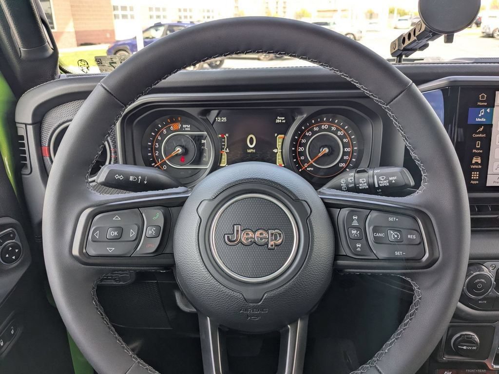 Used 2025 Jeep Wrangler Unlimited Rubicon w/ Convenience Group AWD/4WD image 16