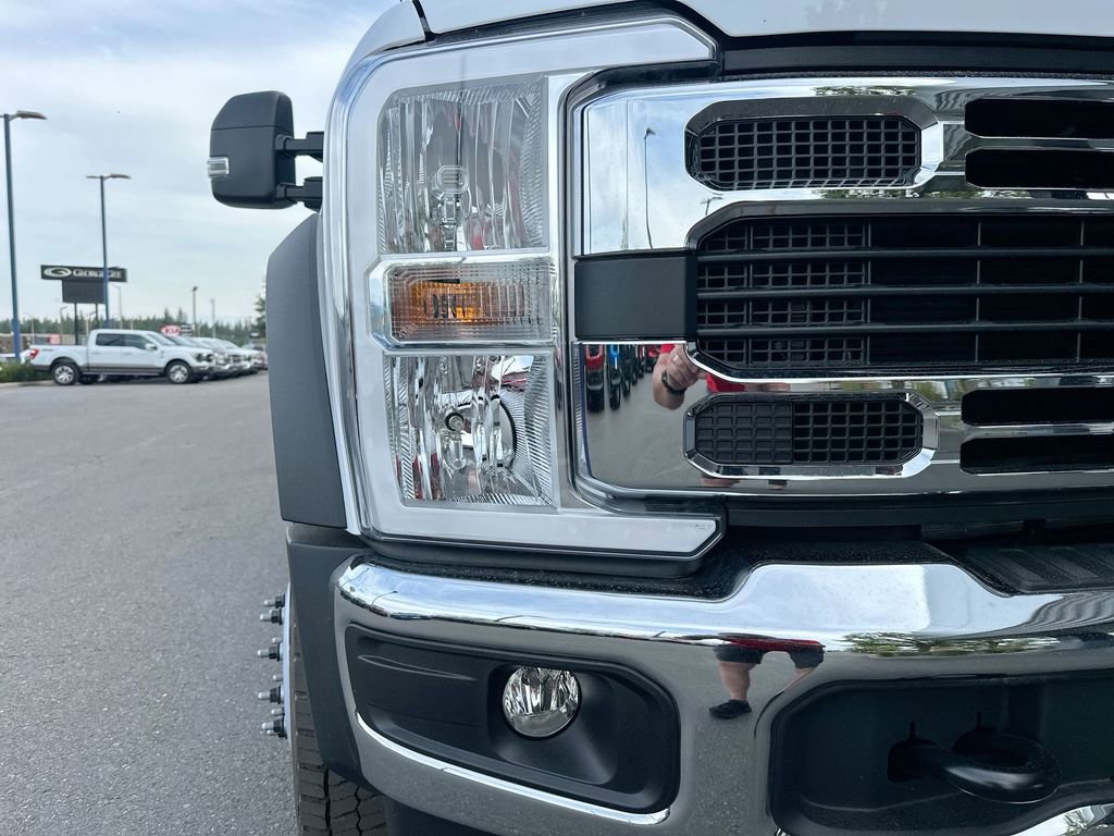 New 2025 Ford F550 4x4 Crew Cab Super Duty image 4