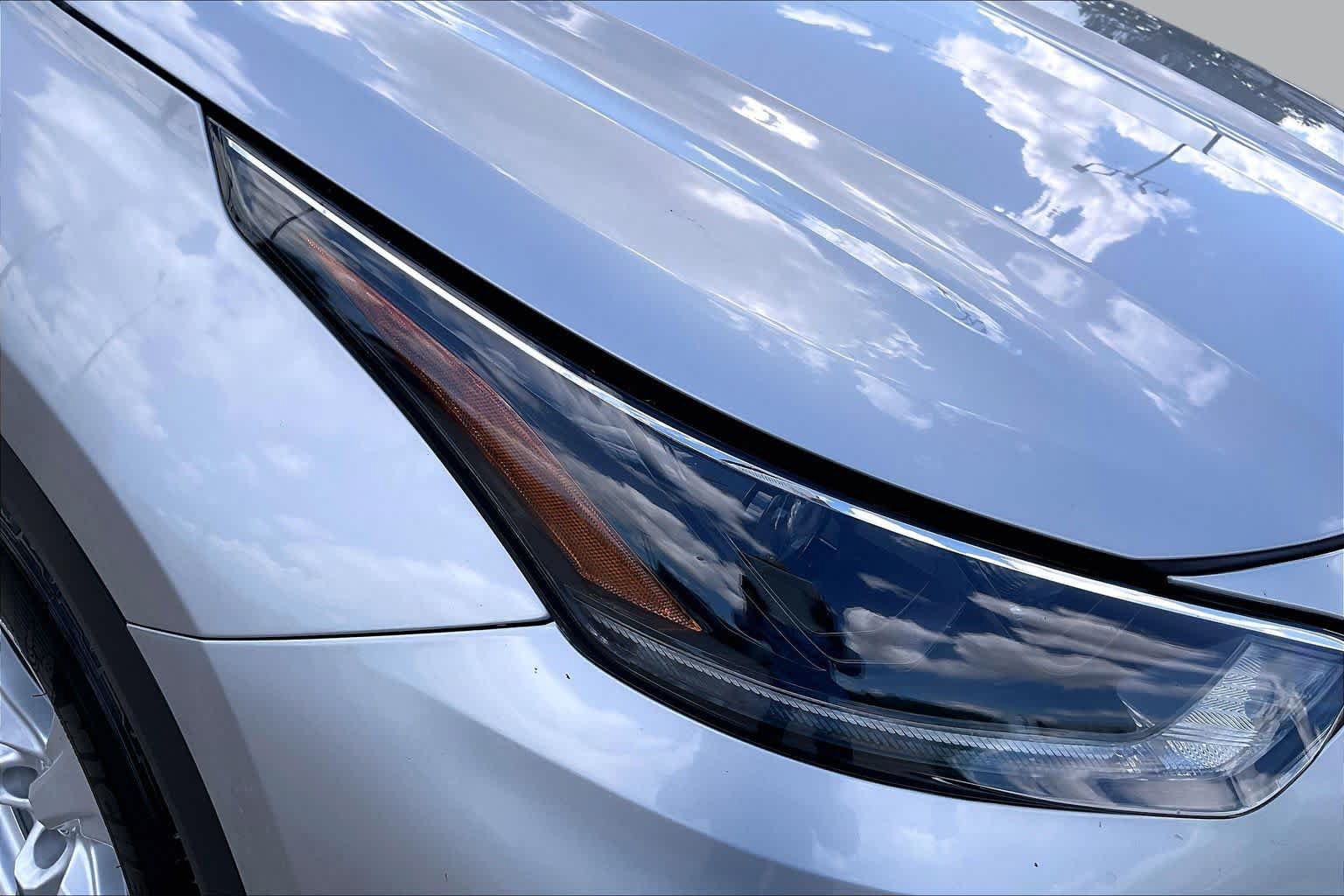 Used 2021 Toyota Highlander LE FWD image 23