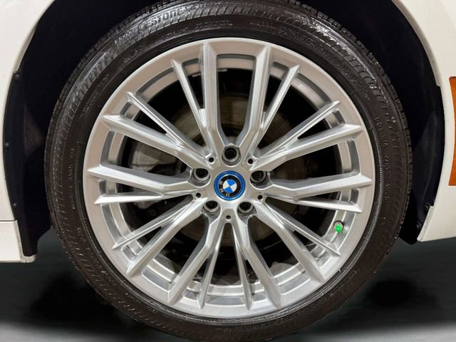 Used 2023 BMW 330e xDrive w/ Driving Assistance Package image 33