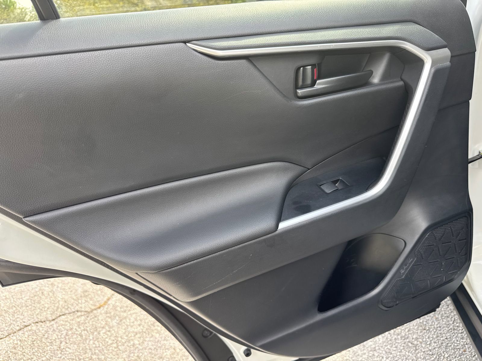 Used 2022 Toyota RAV4 LE image 21