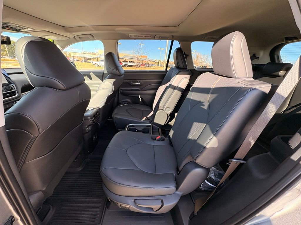 Used 2026 Toyota Grand Highlander Platinum image 27