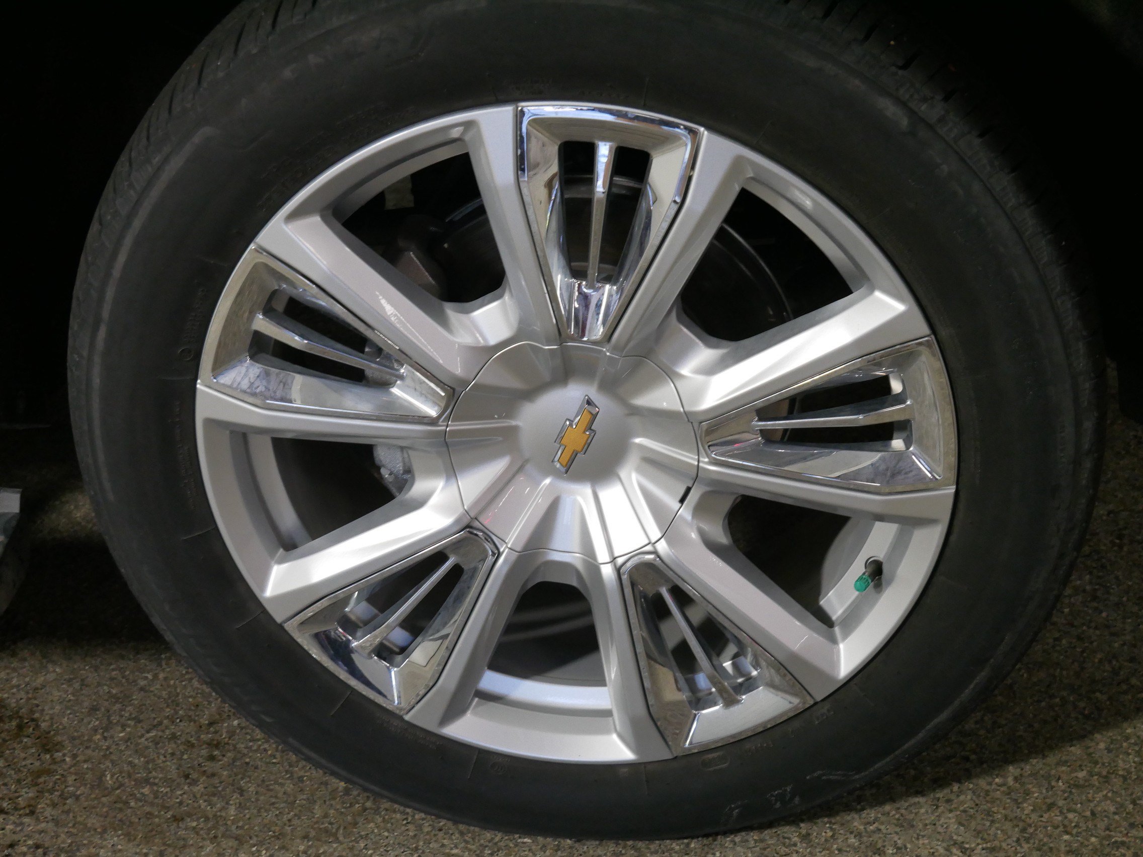 Used 2024 Chevrolet Tahoe High Country AWD/4WD image 15