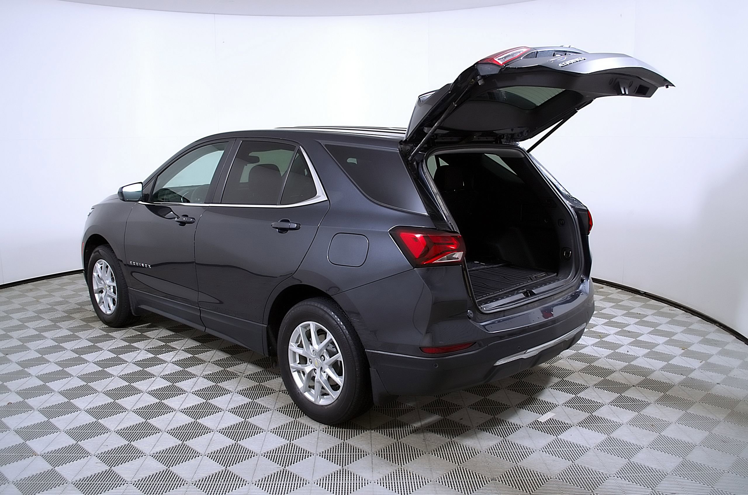 Used 2023 Chevrolet Equinox LT w/ LPO, Floor Liner Package AWD/4WD image 10