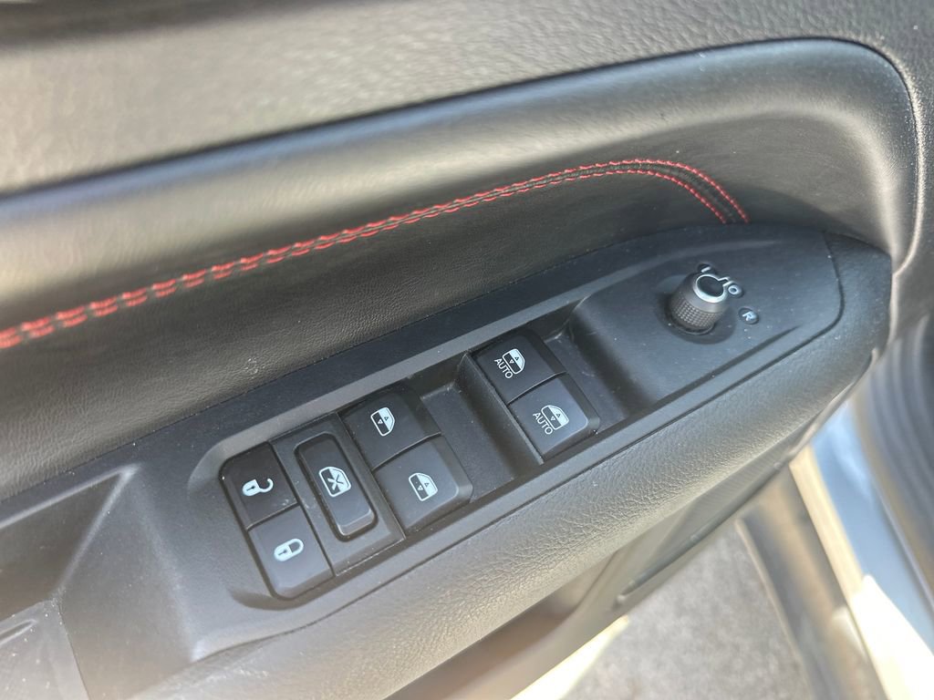Used 2025 Jeep Compass Trailhawk AWD/4WD image 39