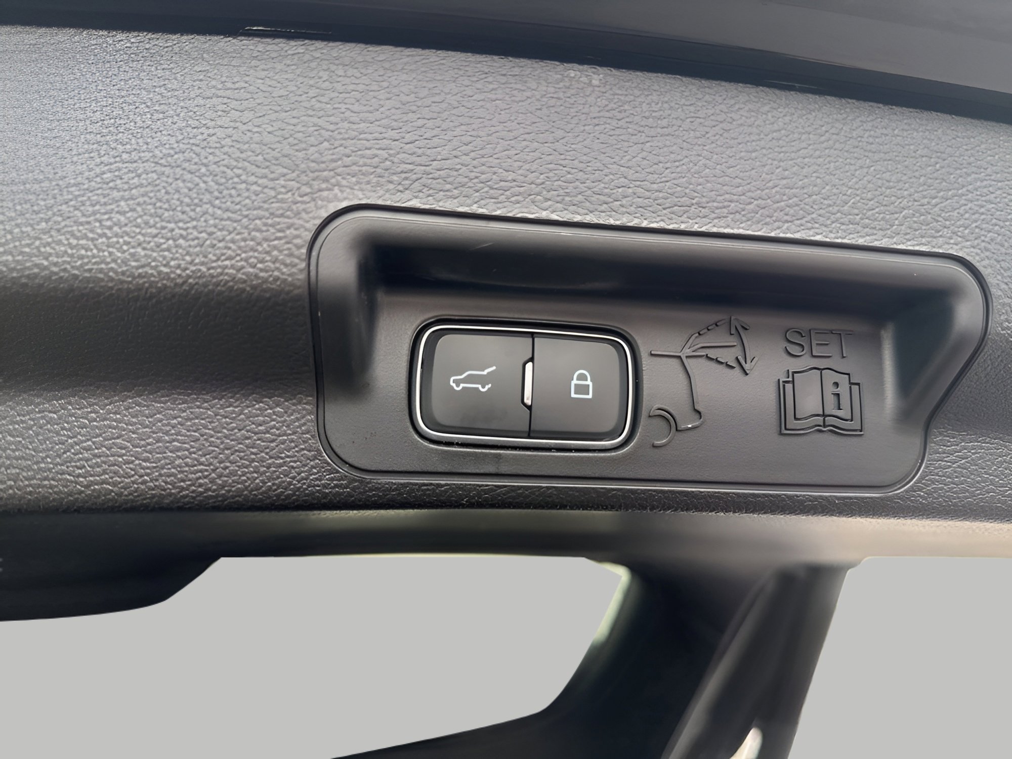 Used 2023 Ford Explorer XLT w/ Equipment Group 202A image 27