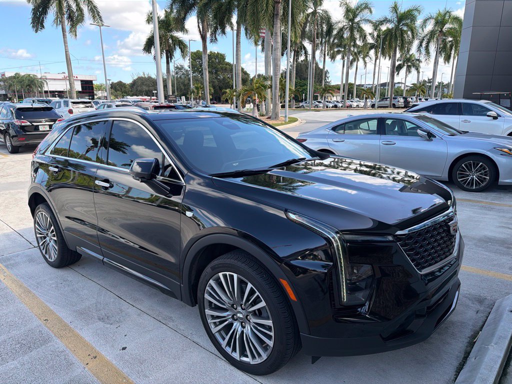 Used 2024 Cadillac XT4 Premium Luxury FWD image 1