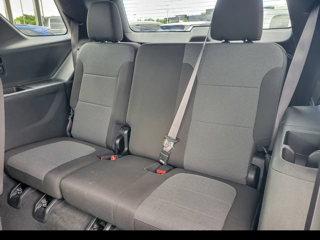 Used 2023 Chevrolet Traverse LT FWD image 17