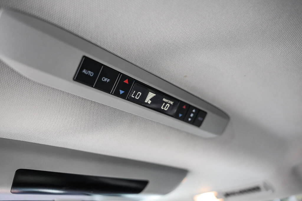 Used 2024 Toyota Sienna XLE w/ XLE Plus Package AWD/4WD image 10