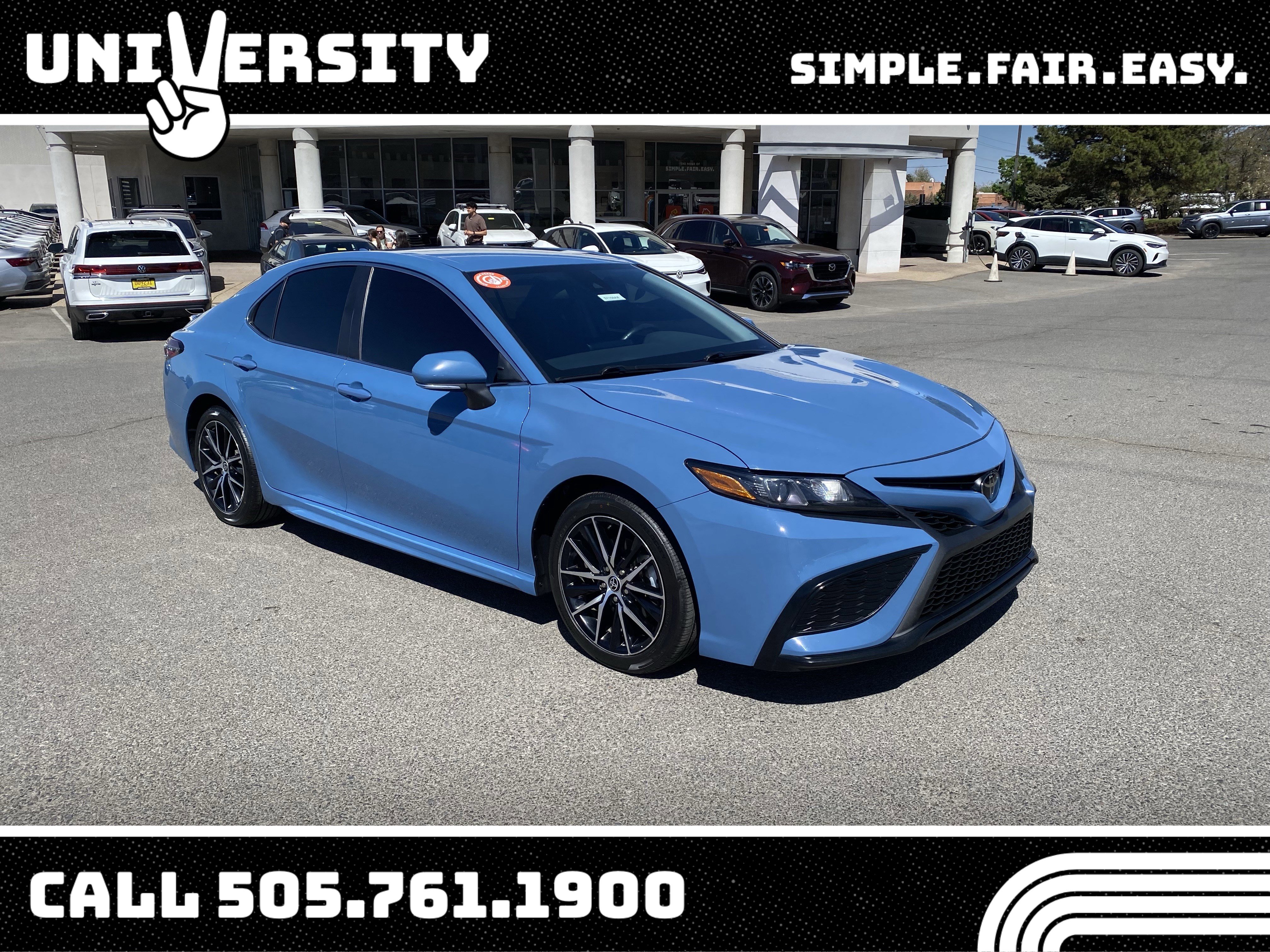 Used 2023 Toyota Camry SE image 1