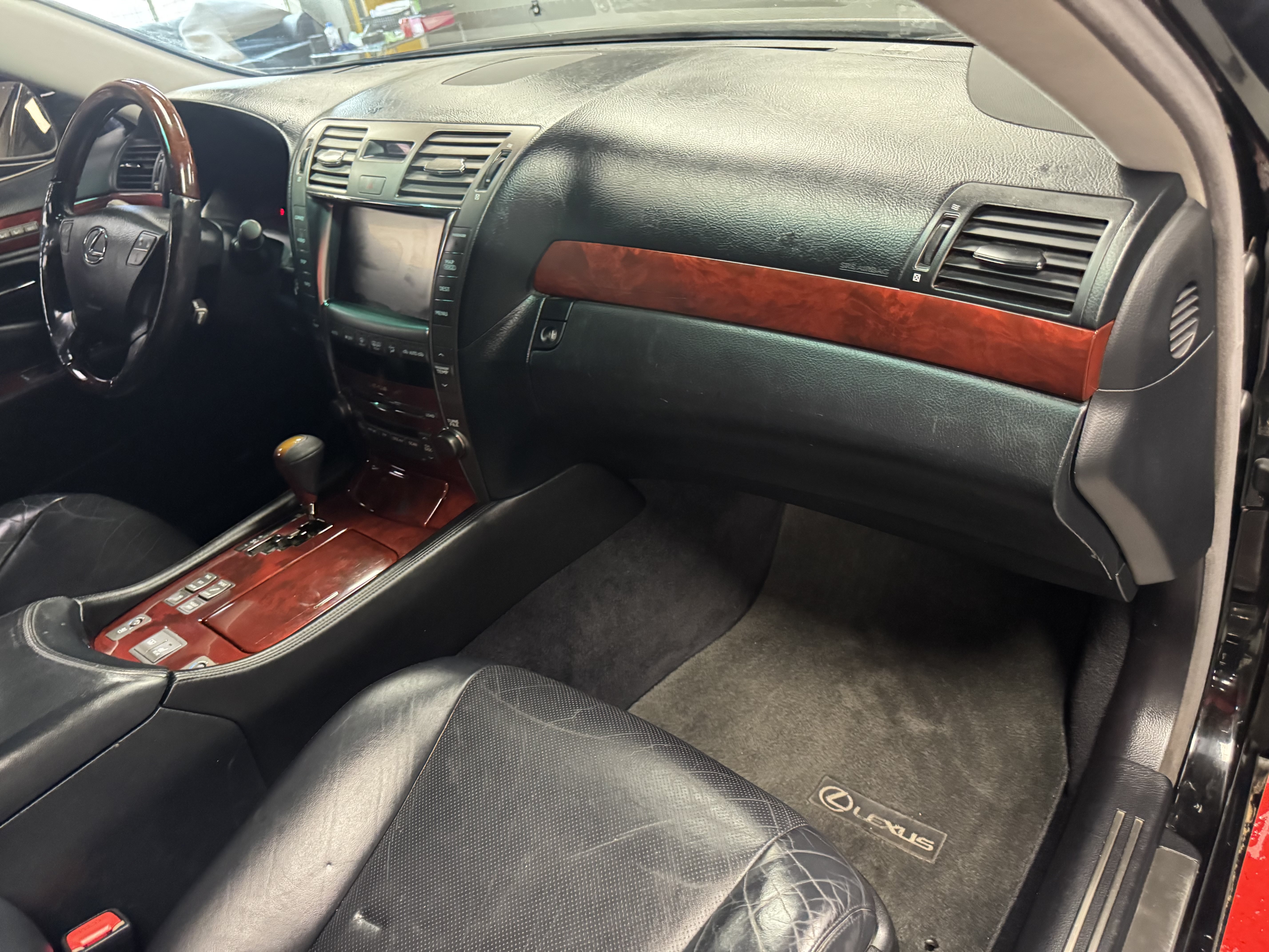 Used 2009 Lexus LS 460 AWD w/ Comfort Seating Pkg image 15