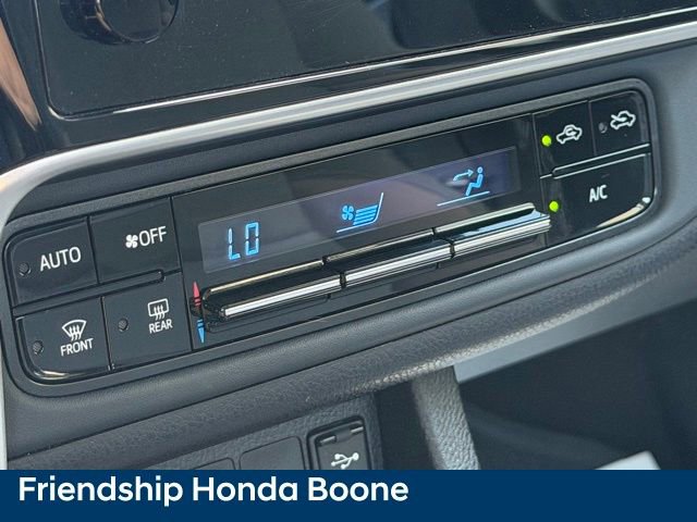 Used 2018 Toyota Corolla LE FWD image 26