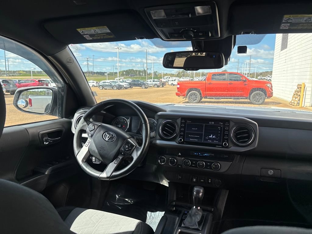 Used 2022 Toyota Tacoma TRD Off-Road image 29