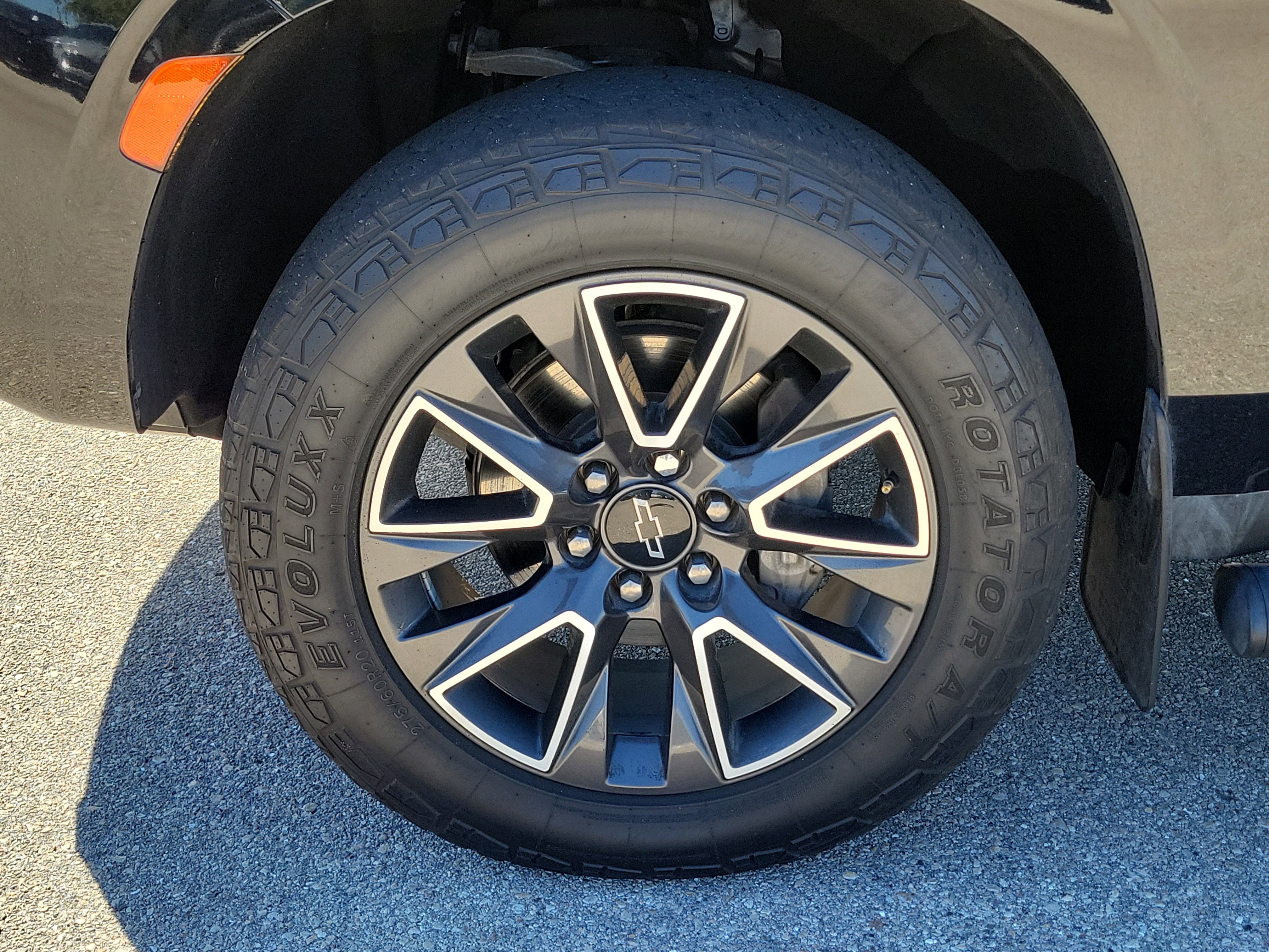 Used 2021 Chevrolet Suburban Z71 w/ Luxury Package image 7