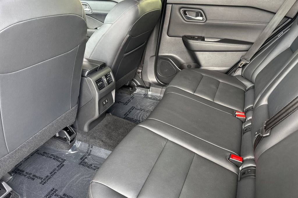Used 2025 Nissan Rogue SL image 11