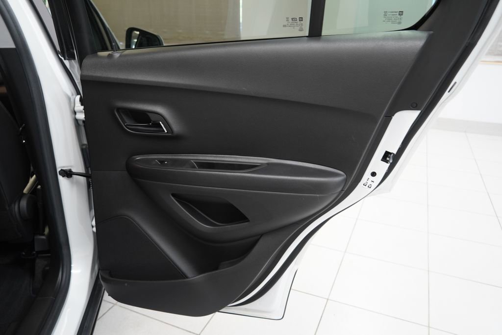 Used 2022 Chevrolet Trax LT w/ Sport Edition image 24