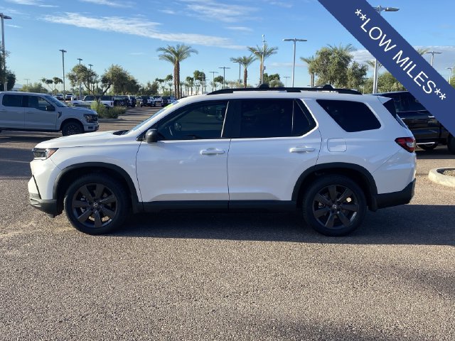 Used 2025 Honda Pilot Sport image 3