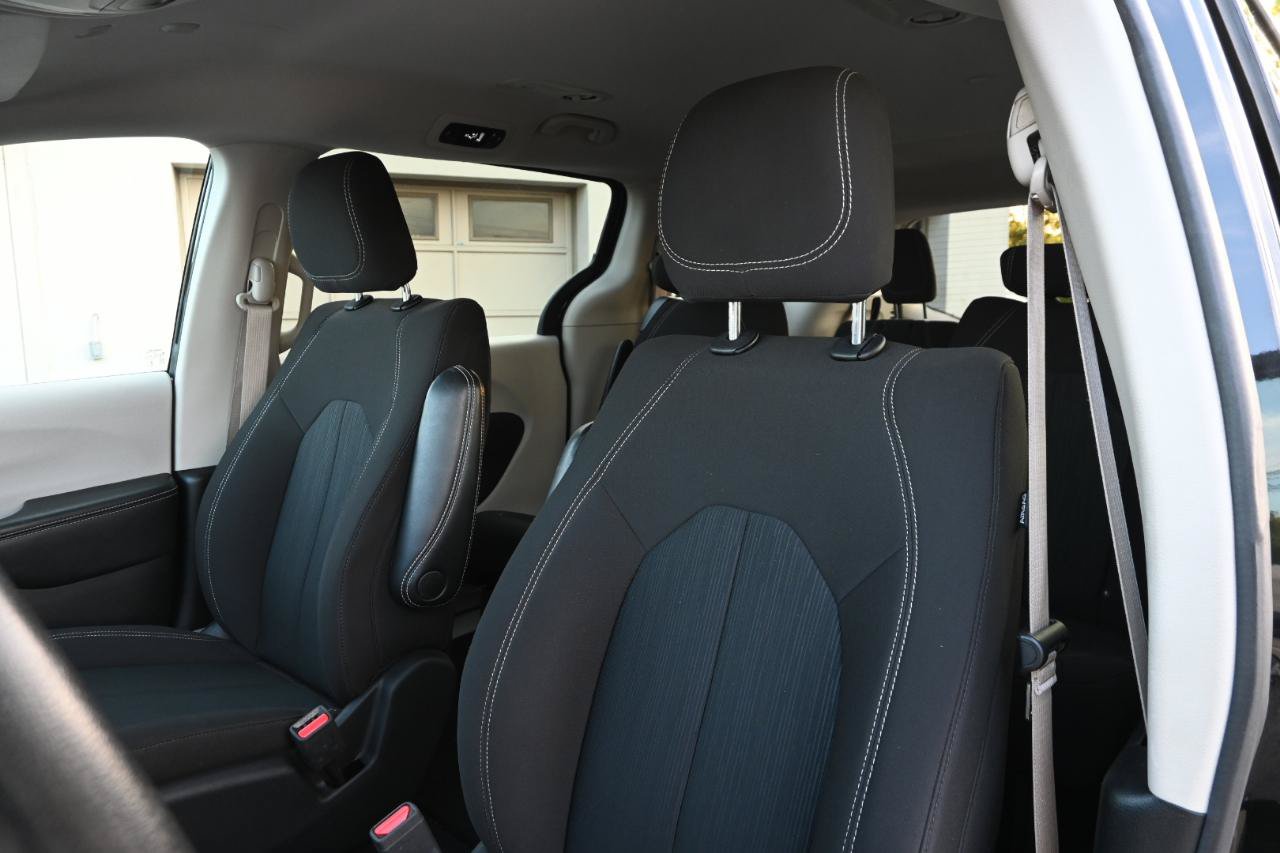 Used 2021 Chrysler Voyager LX FWD image 21