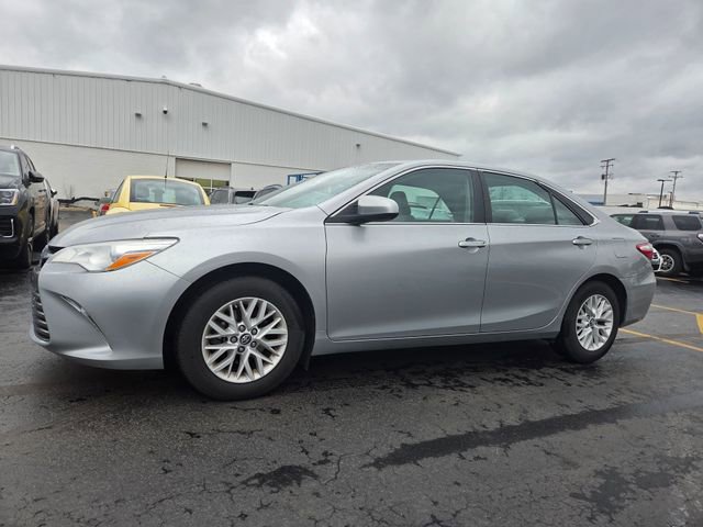 Used 2017 Toyota Camry LE image 1