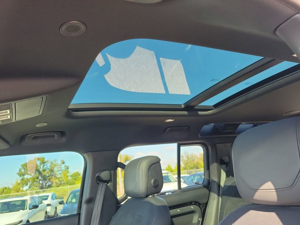 Used 2022 Land Rover Defender 110 V8 image 27