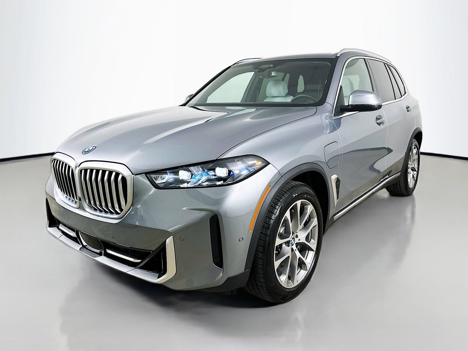 New 2026 BMW X5 xDrive50e w/ Executive Package AWD/4WD image 1