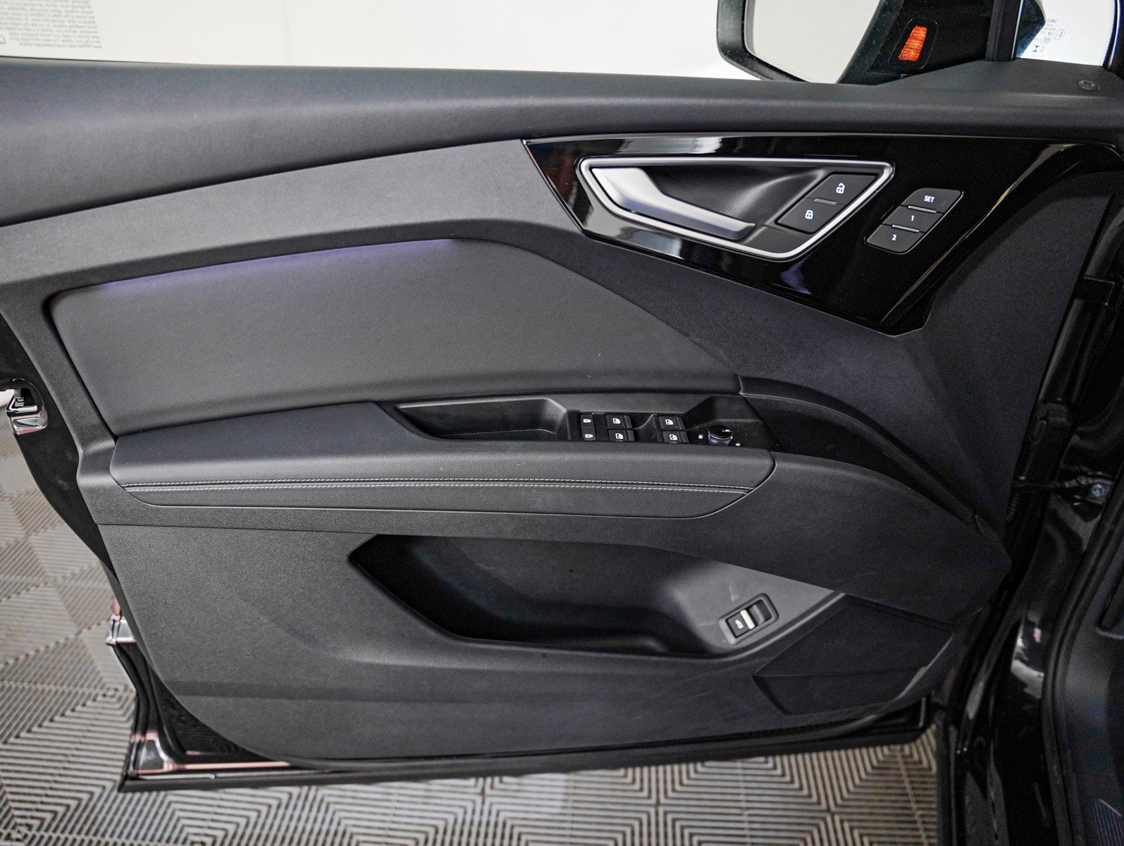 Used 2024 Audi Q4 e-tron Premium Plus w/ Premium Plus image 22