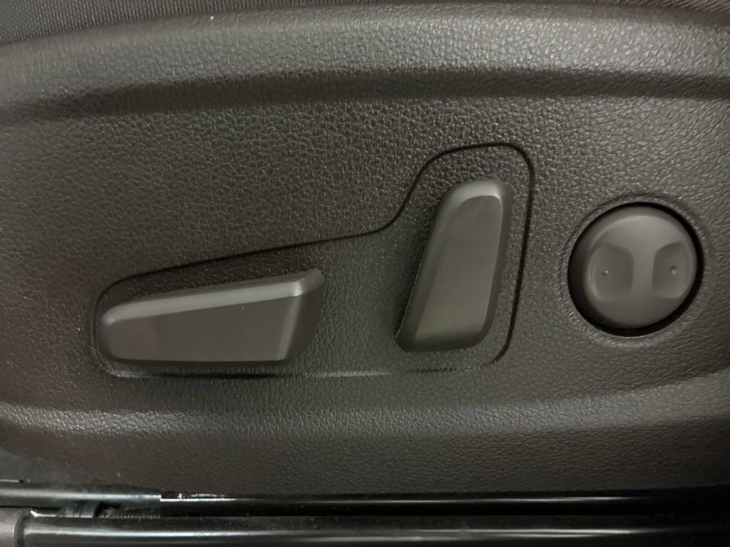 Used 2020 Hyundai Santa Fe SEL image 19